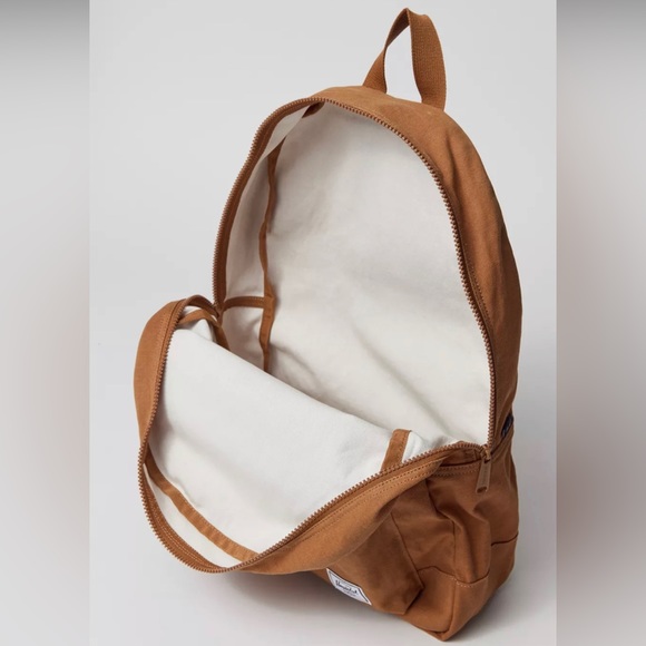 NWT Herschel Daypack - Picture 4 of 8